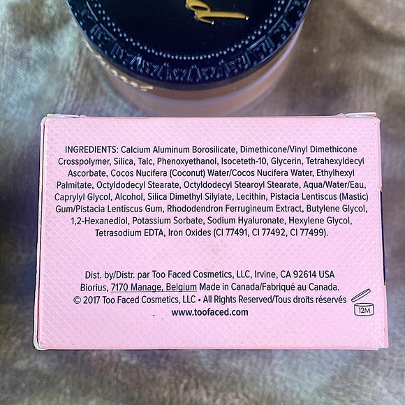 Too Faced Setting Powder “Translucent Medium” - Picture 5 of 9